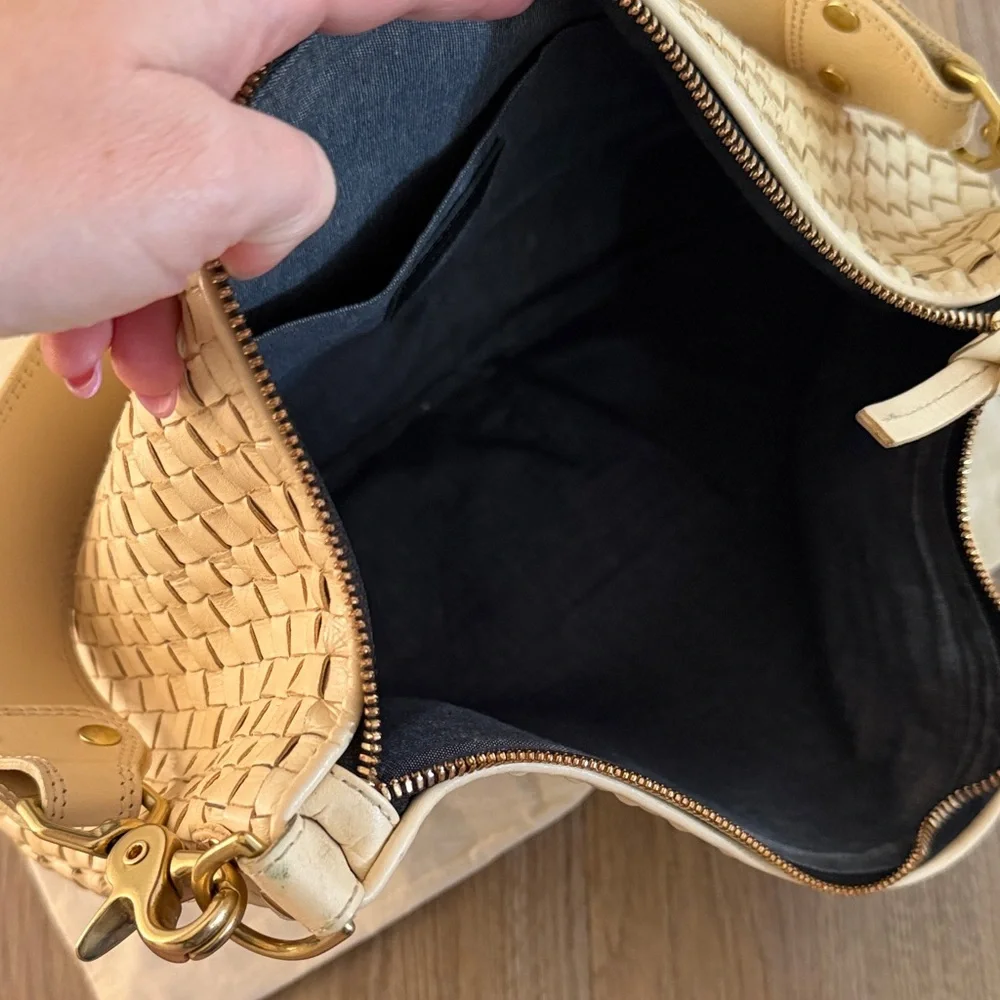 Clare V. Moyer Messenger - Picture 4 of 9